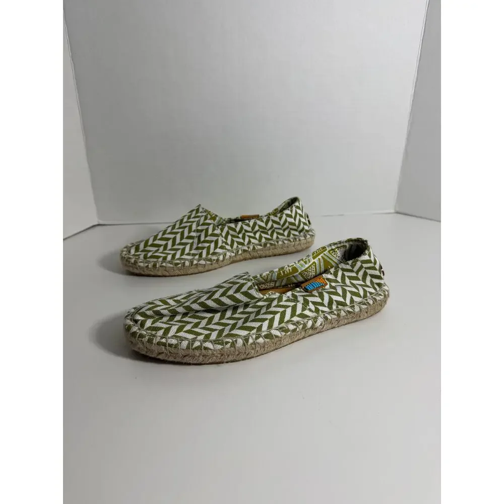 NWOB Ubntu Espadrilles Green Chevron Print Womens Size 7